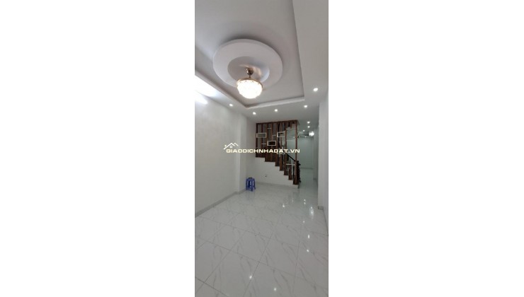 Bán nhà Thanh Lân- Lĩnh Nam - Hoàng Mai, DT 30m x 5 tầng, ô tô đỗ cổng, lô góc